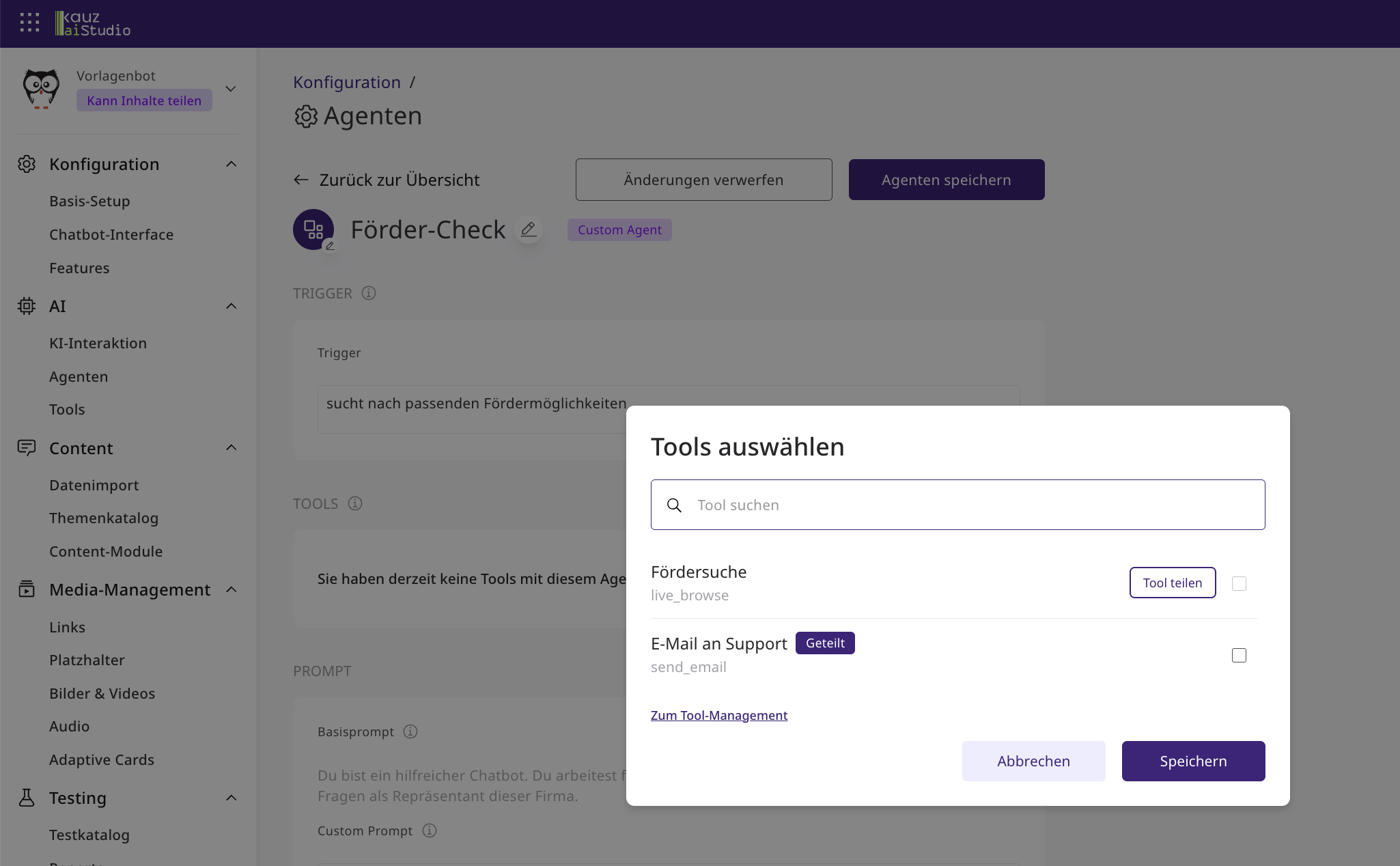 Dialog Tools auswählen in einem geteilten Agenten. Das Tool E-Mail an Support ist bereits geteilt, neben dem Tool Fördersuche steht die Schaltfläche Tool teilen.