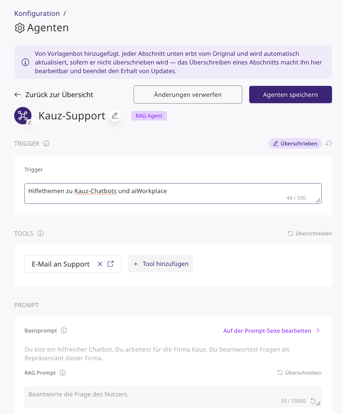 Übernommener Agent Kauz-Support mit dem Hinweis, dass er vom Vorlagenbot hinzugefügt wurde. Der Abschnitt Trigger ist überschrieben und bearbeitbar, daneben das Rücksetzsymbol. Tools und RAG Prompt sind noch vererbt.